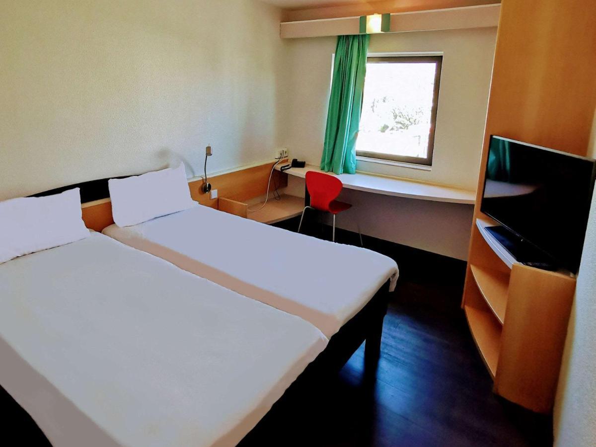 Hotel Ibis Leiria Fatima エクステリア 写真